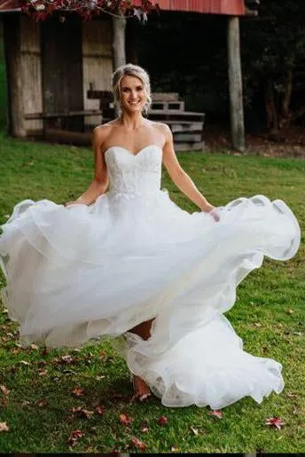 Charming Sweetheart Tulle Wedding Dresses, Puffy Backless Beach Wedding Gown UQ1771