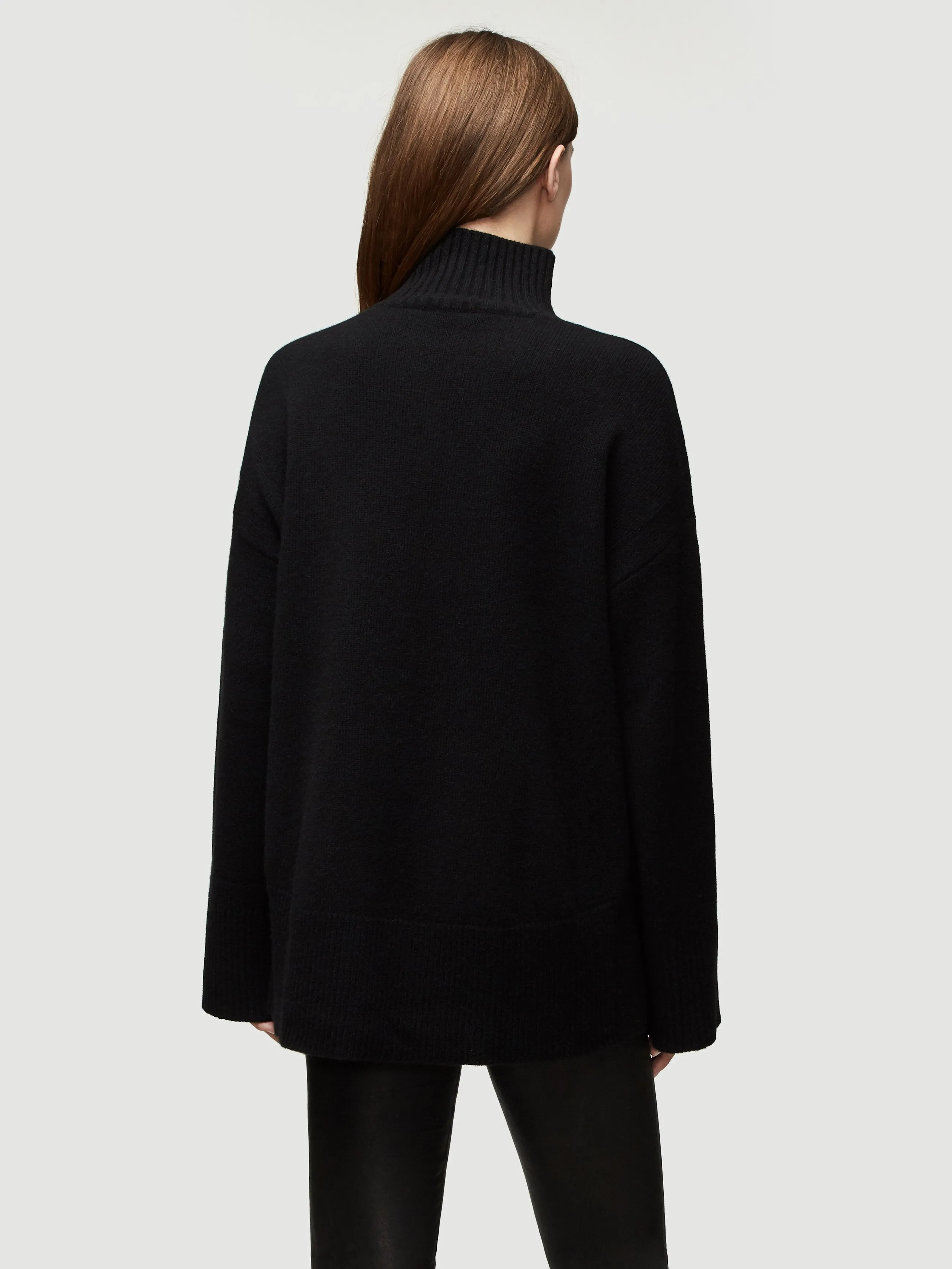 Sustainable Cashmere High Low Turtleneck -- Noir